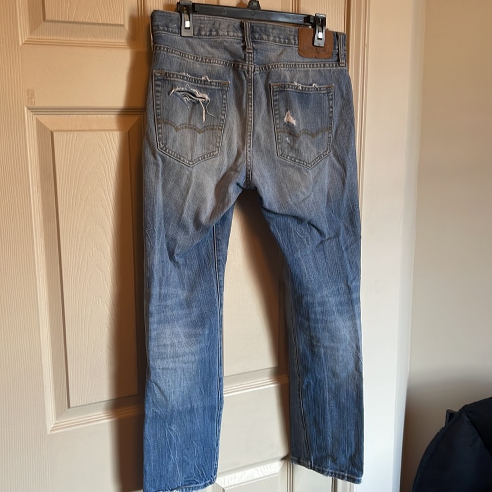 Distressed Jeans - Picture 2 of 6